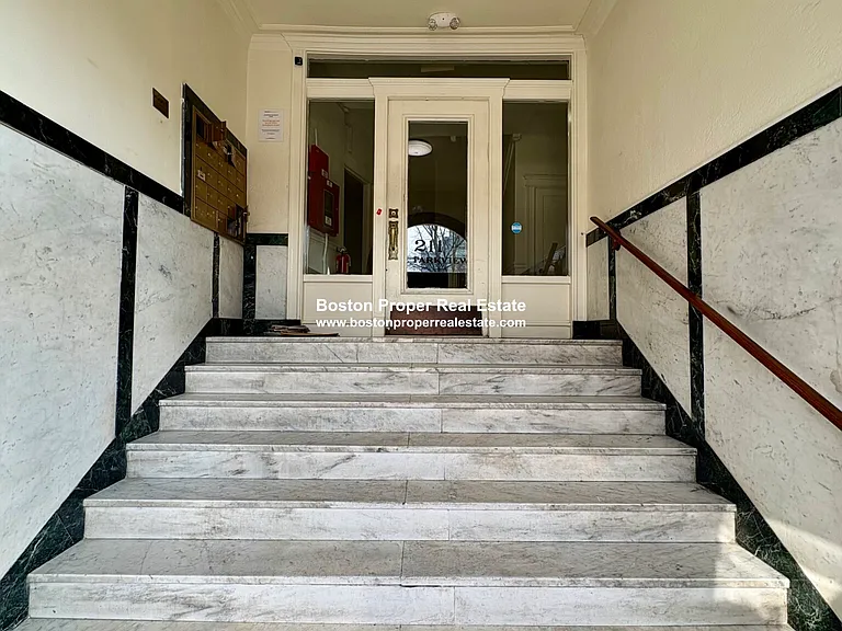 211 Park Dr #5 — Photo 2