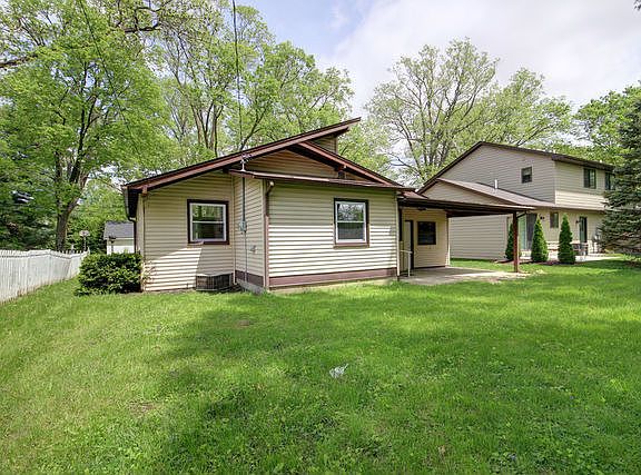 5th image of 633 Meyers St
