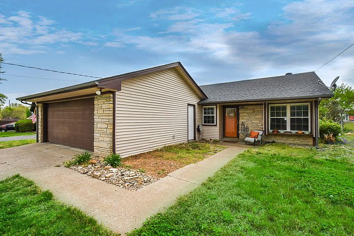 1st image of 206 Whispering Hills Blvd