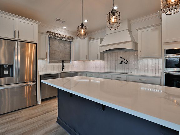 5th image of 165 Clear Springs Rd