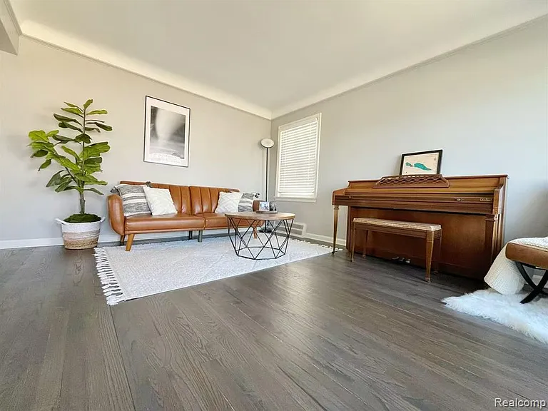 3303 Chester Rd — Photo 8