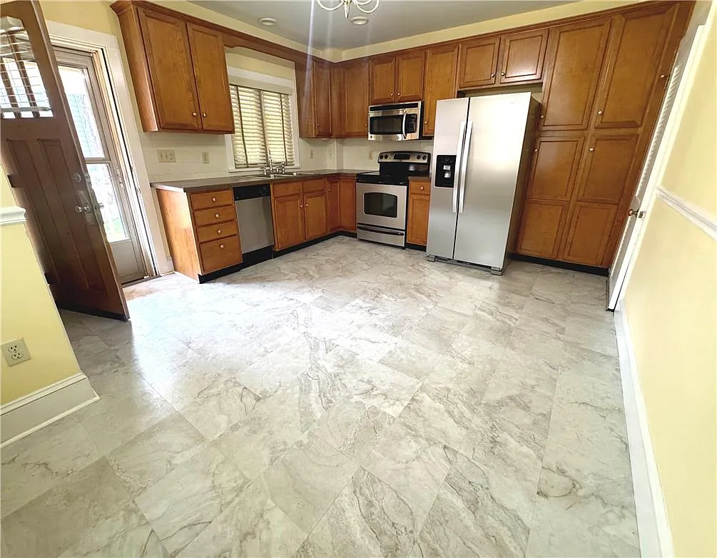 3 bed, 1.0 bath, 1280 sqft, $1,400 — Photo 4
