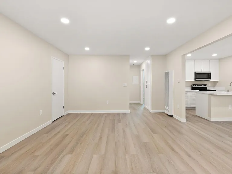 Concorde Apartments - Riverside, CA — Photo 13