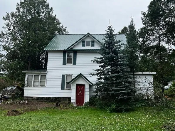 W12789 Elm St, Caroline, WI 54928
