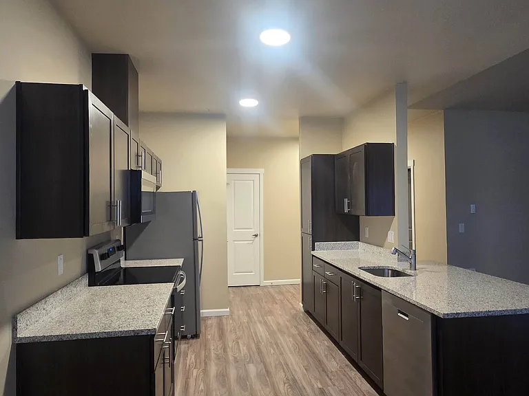 5661-5663 Woodside Dr SE — Photo 7