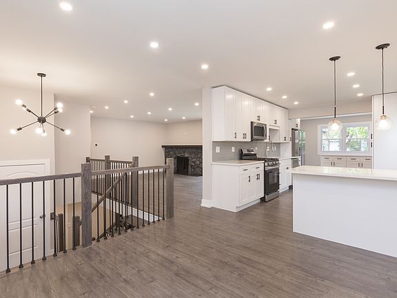 2nd image of 5922 Clarendon Ct