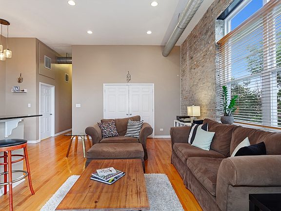 4th image of 949 N Willard Ct APT 203