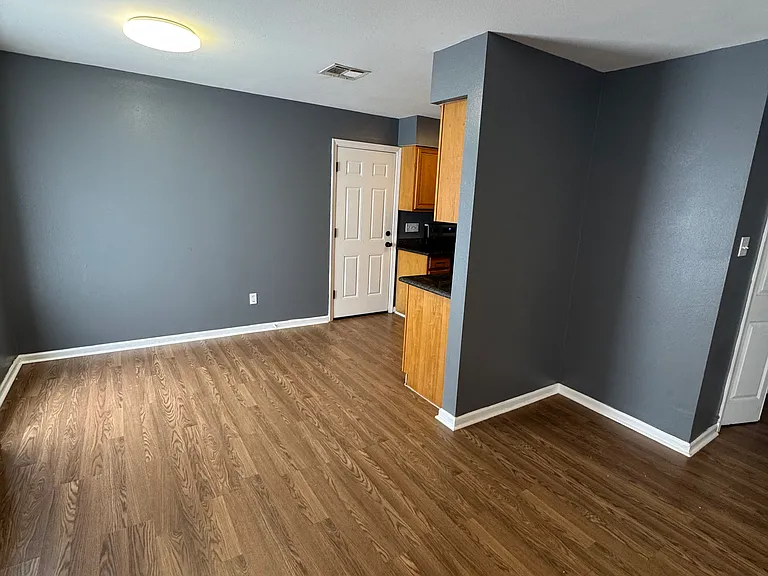 4019 Jupiter Dr — Photo 3