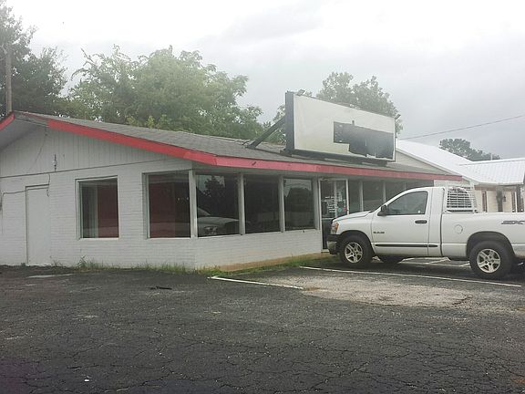 5th image of 802 S Jackson St