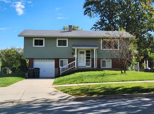 1425 Highland Blvd, Hoffman Estates, IL 60169