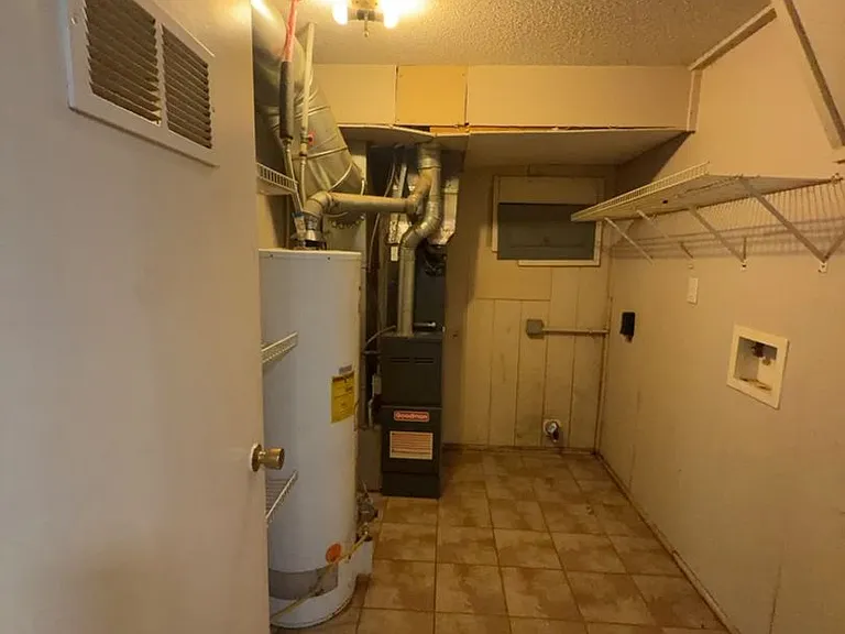 10805 Bennington Ave — Photo 16