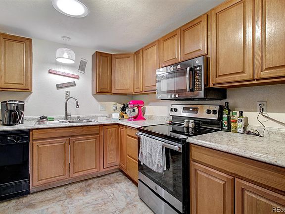 4th image of 2615 Lambert Avenue