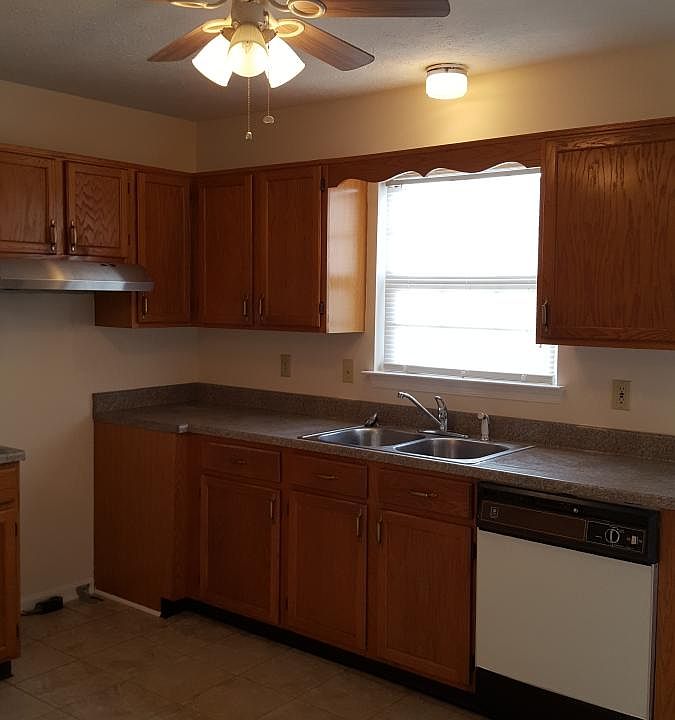 1st image of 127 Parkside Dr