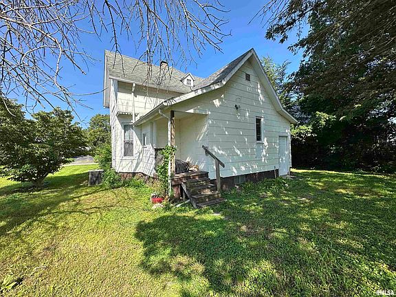 5th image of 551 Maple Ave