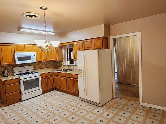 5th image of 114 CARMEN PL