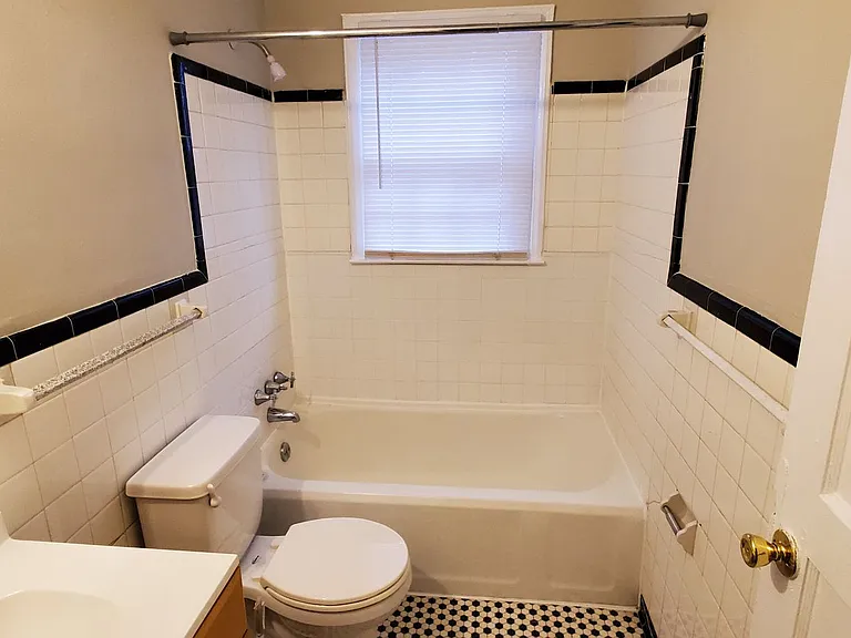 2807 Spring Garden St — Photo 7