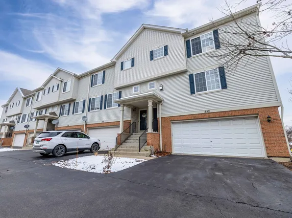 252 Evergreen Cir, Gilberts, IL 60136