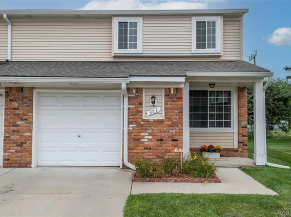 351 Hampton Ct, South Lyon, MI 48178