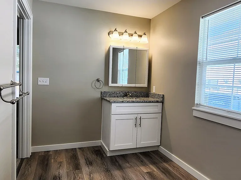 512 W Broadway Ave — Photo 17