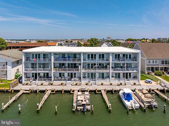 4th image of 405 Bayshore Dr Unit 304