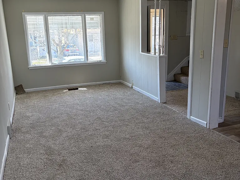 106 Gallatin Ave — Photo 3