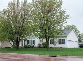 1413 5th St NE, Waseca, MN 56093