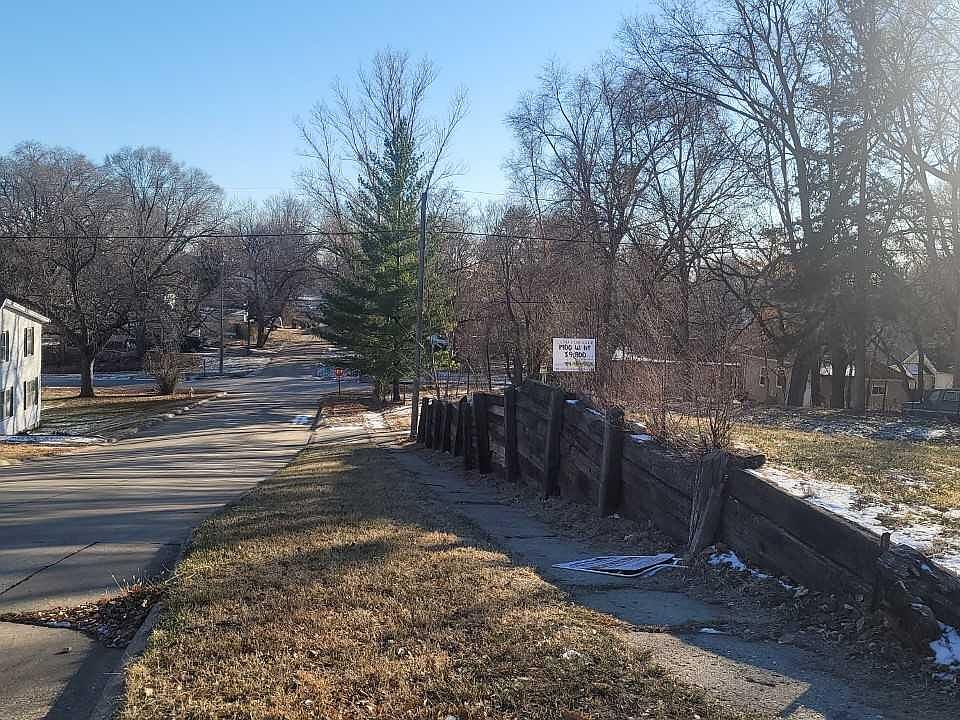 2nd image of 1900 W 1st St