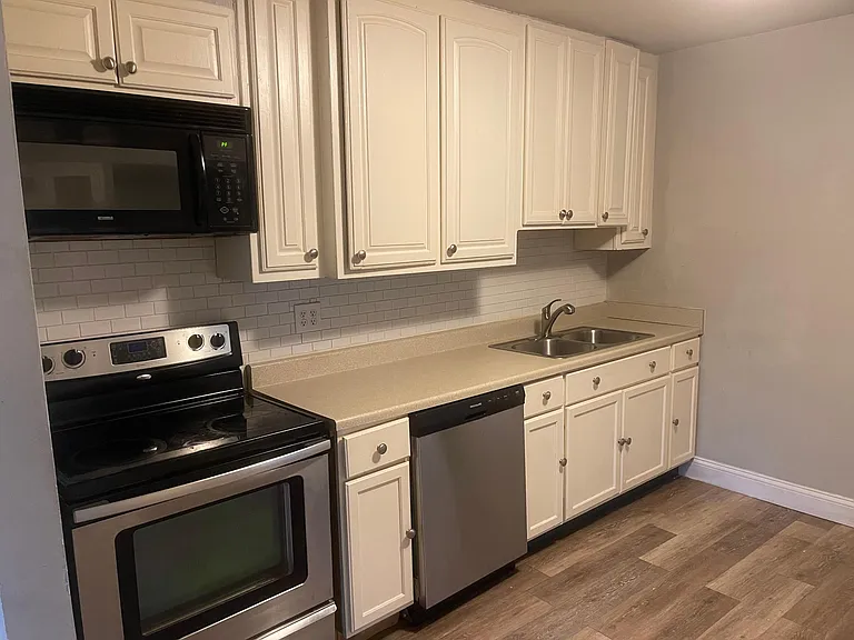 1011 S Van Buren St — Photo 18