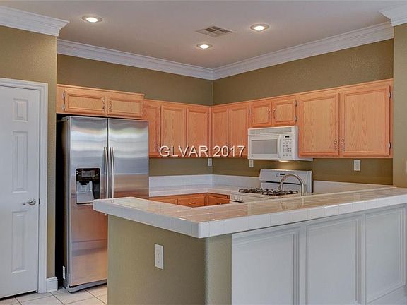 5th image of 228 Thurston St #0