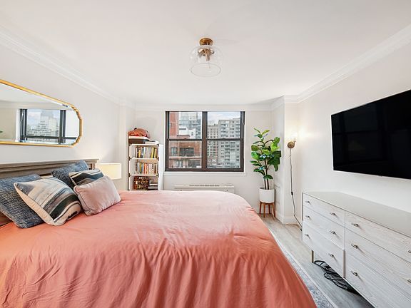 4th image of 225 E 36th St APT 14F