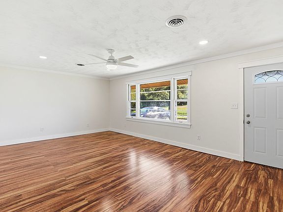 5th image of 2585 Market Rd