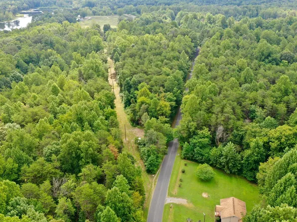 2 Randolph Creek Rd, New Canton, VA 23123