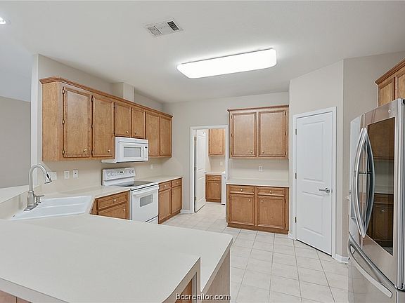 3rd image of 133 E Mosley Ln