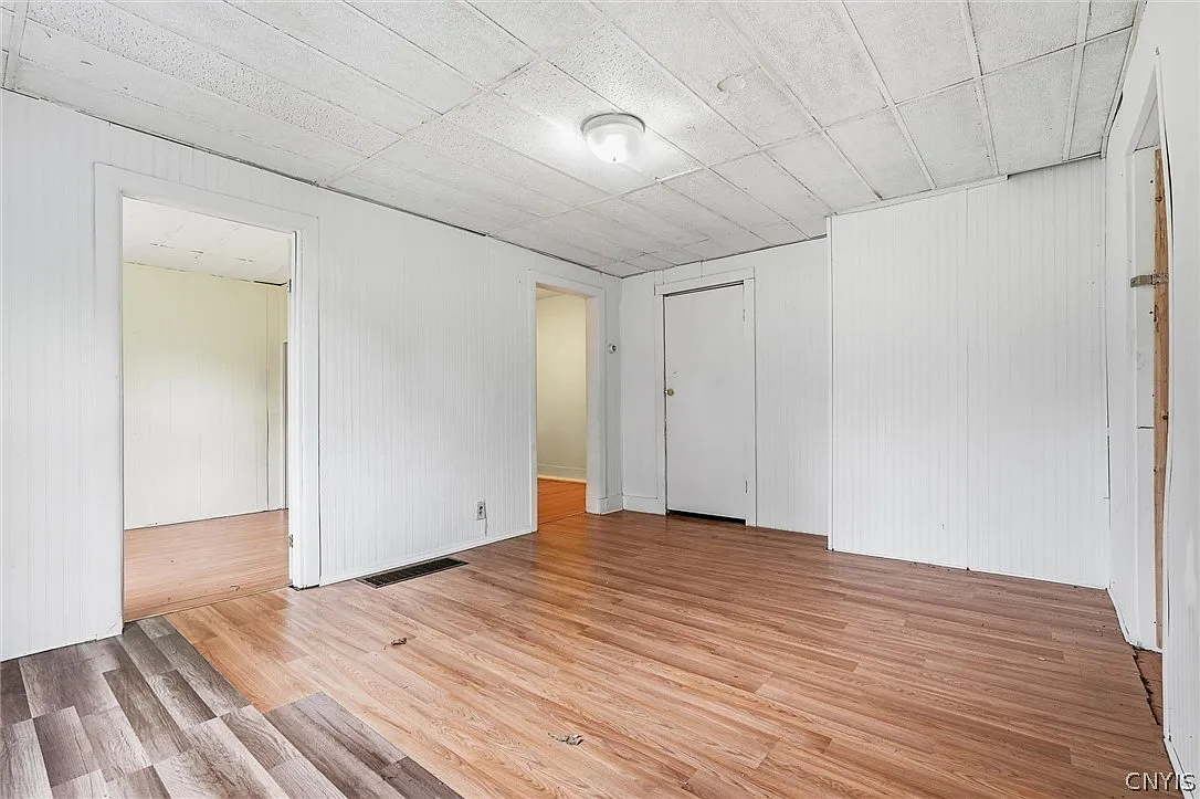 3 bed, 1.0 bath, 817 sqft, $1,400 — Photo 4