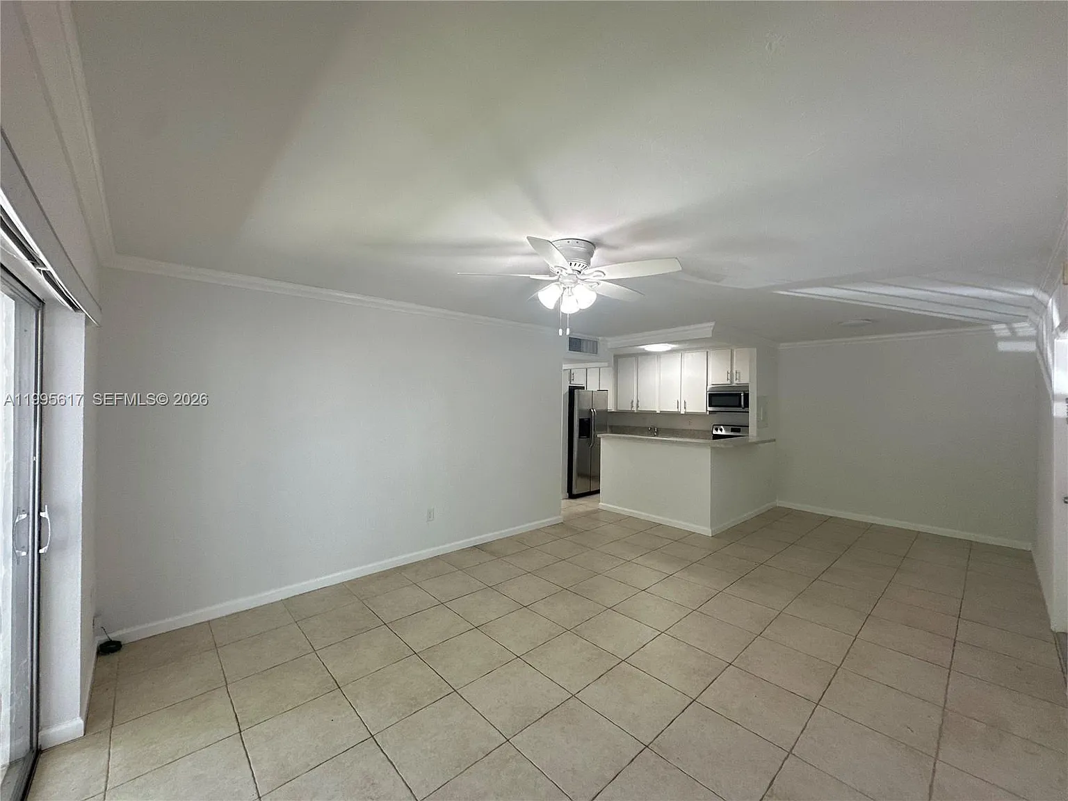 Venetian Palms Condo — Photo 3