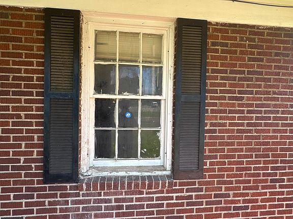 5th image of 123 S Parkway E