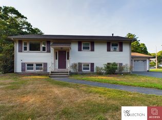 1 Makechnie Rd, Burlington, MA 01803