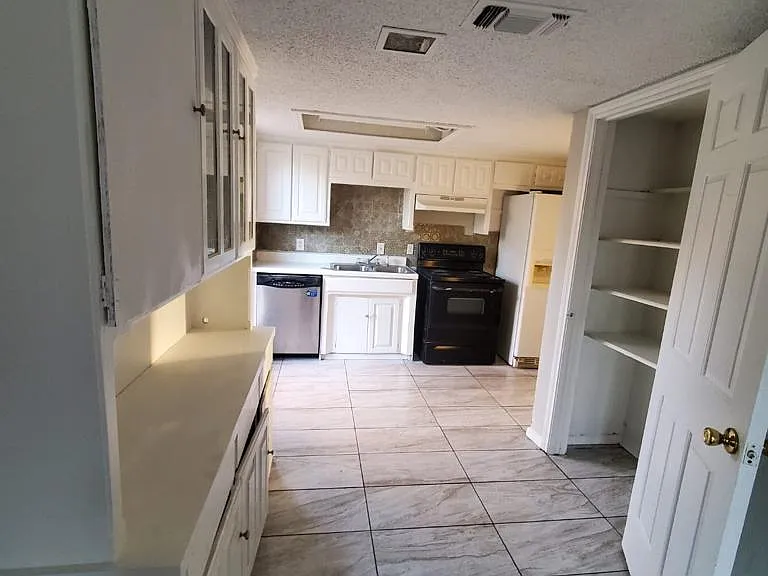 1419 Las Jardines Ct — Photo 3