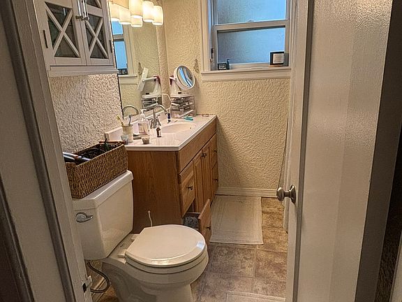 4th image of 2614 Highwood Dr #N