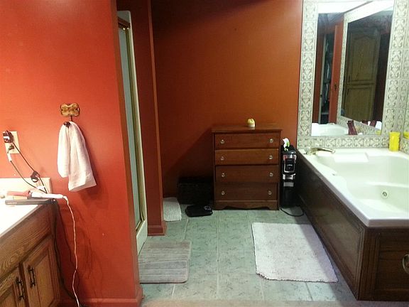 5th image of 1020 Sandra St