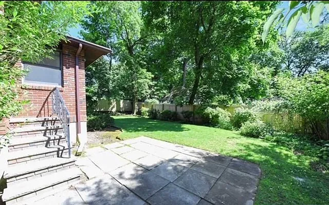 8 Laurel Ave — Photo 19