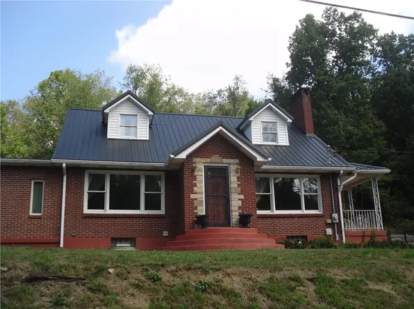 305 Whitehall Rd, Daisytown, PA 15427