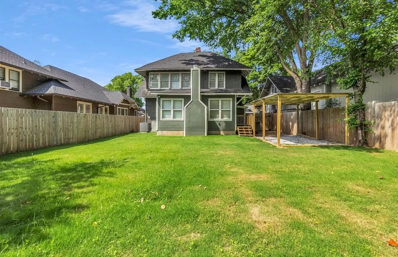 4 bed, 2572 sqft, $2,600 — Photo 4