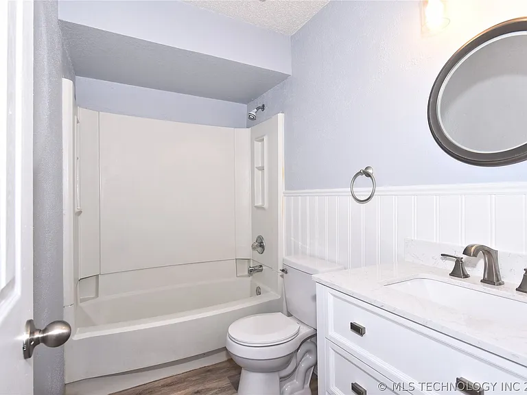 1339 E 138th Pl — Photo 21