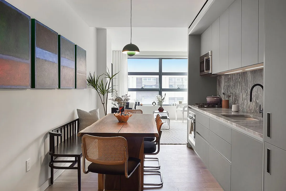 547 W 47th St Unit 101 photo 1