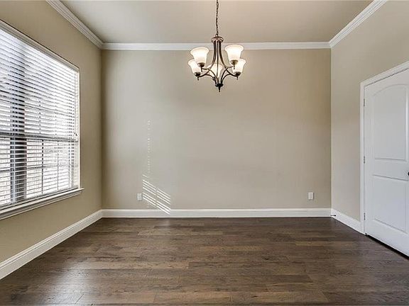 5th image of 200 Covington Dr