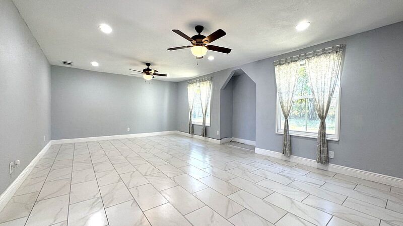 1st image of 1022 Lewis Dr