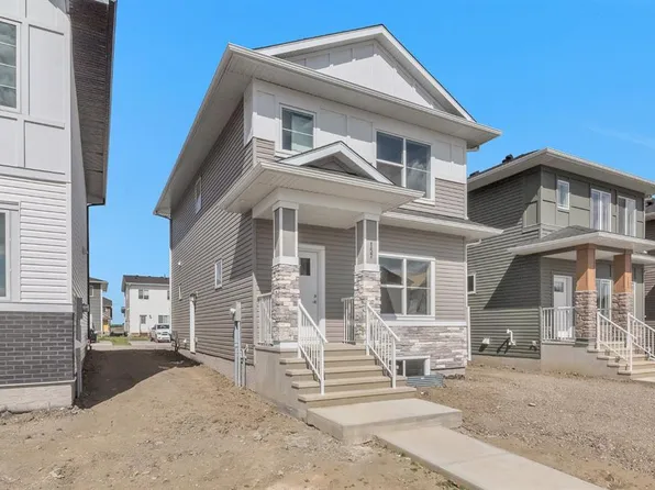 157 E Dawson Wharf Vw, Chestermere, AB T1X 2W1