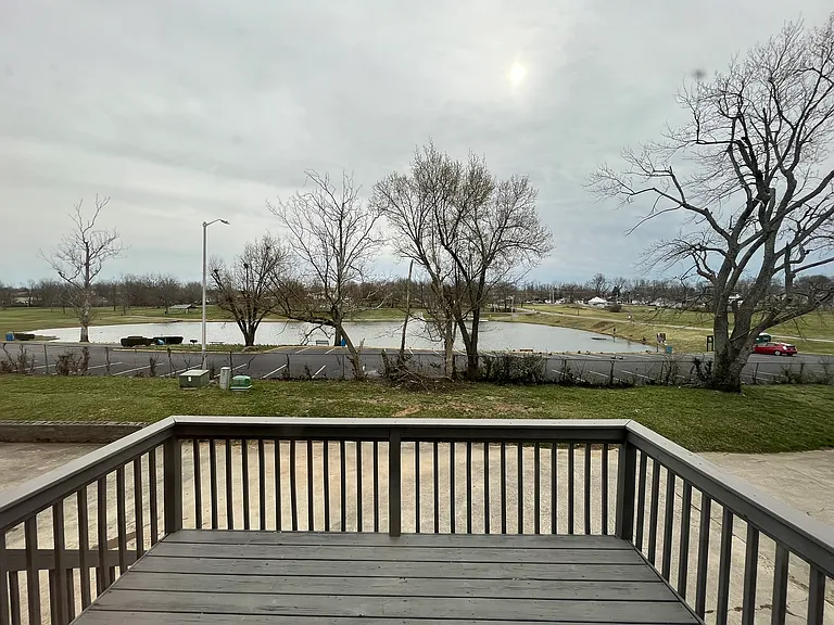 112 Lakeview Dr — Photo 32