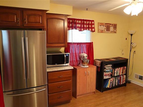 5th image of 222 Wiltshire Ave